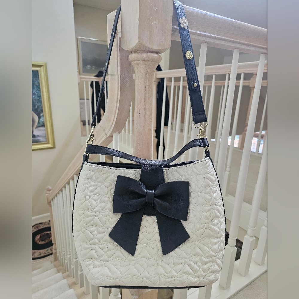 Nwot Betsey Johnson Black and Cream Quilted Bow Shoulder Bag